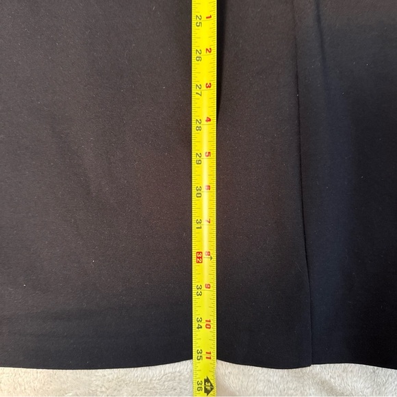 Ann Taylor Black Eyelet Cuff Sheath Above Knee Dress Size Medium Keyhole Ponte - Picture 12 of 12